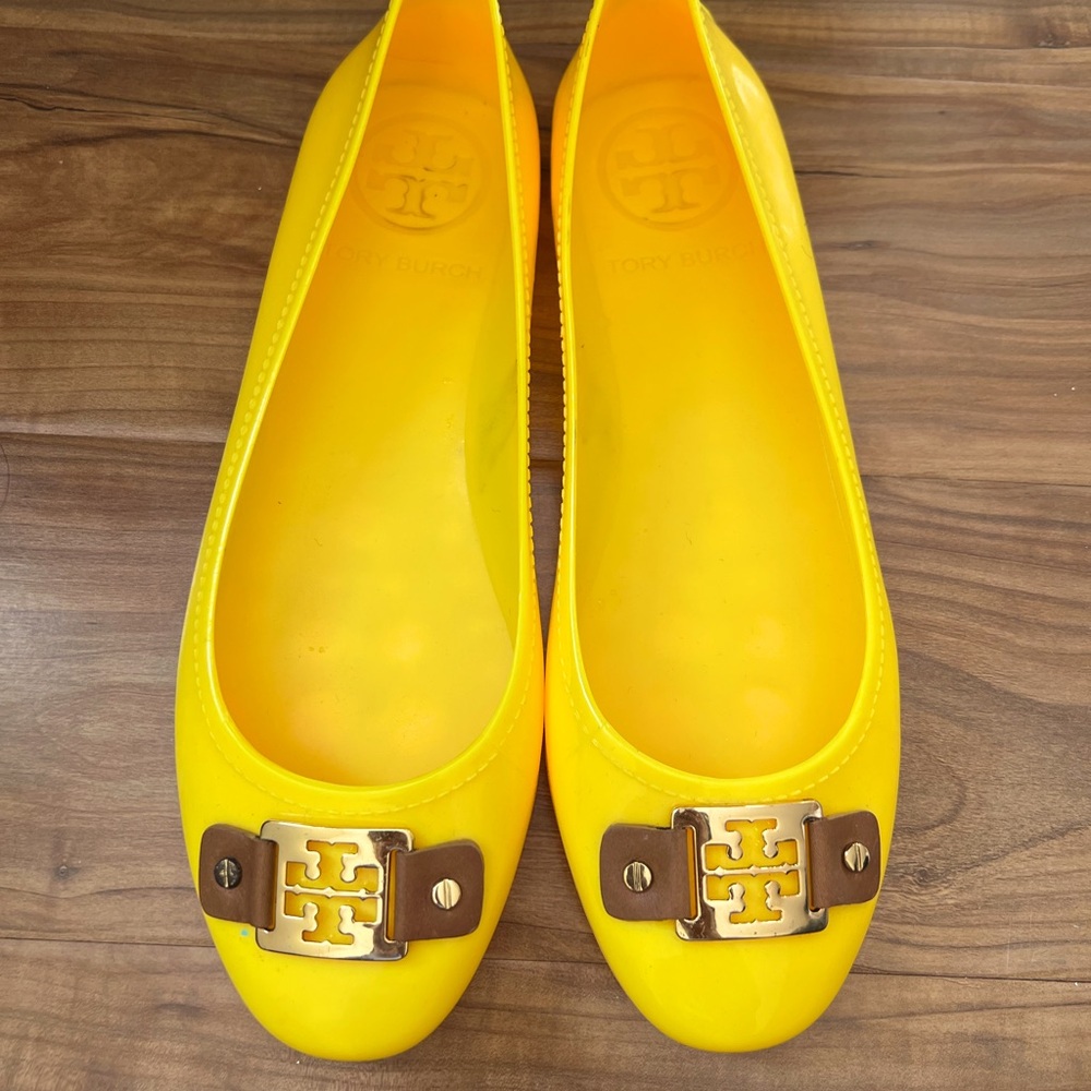 Tory Butch Yellow Jelly Drivers size 10